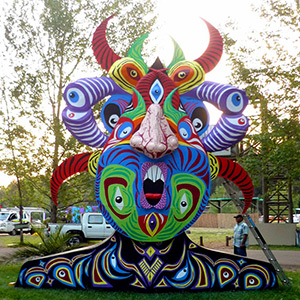 Ícono-festival-Misteryland-Chile-realizado-con-residuos-sólidos