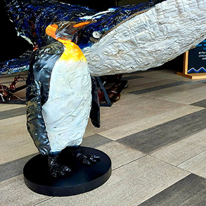 Pingüino-realizado-con-botellas-Cerveza-Corona